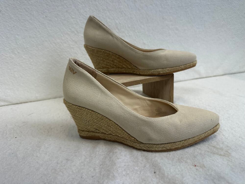 Viscata Barcelona Roses Canvas VCut Espadrille Wedge SZ 38- New W/ Imperfections